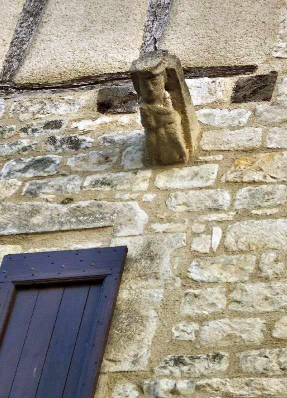 compare with a gargoyle at Bruniquel